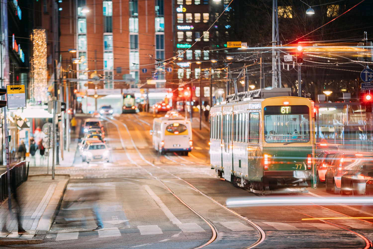 raitiovaunu Helsingin keskustassa